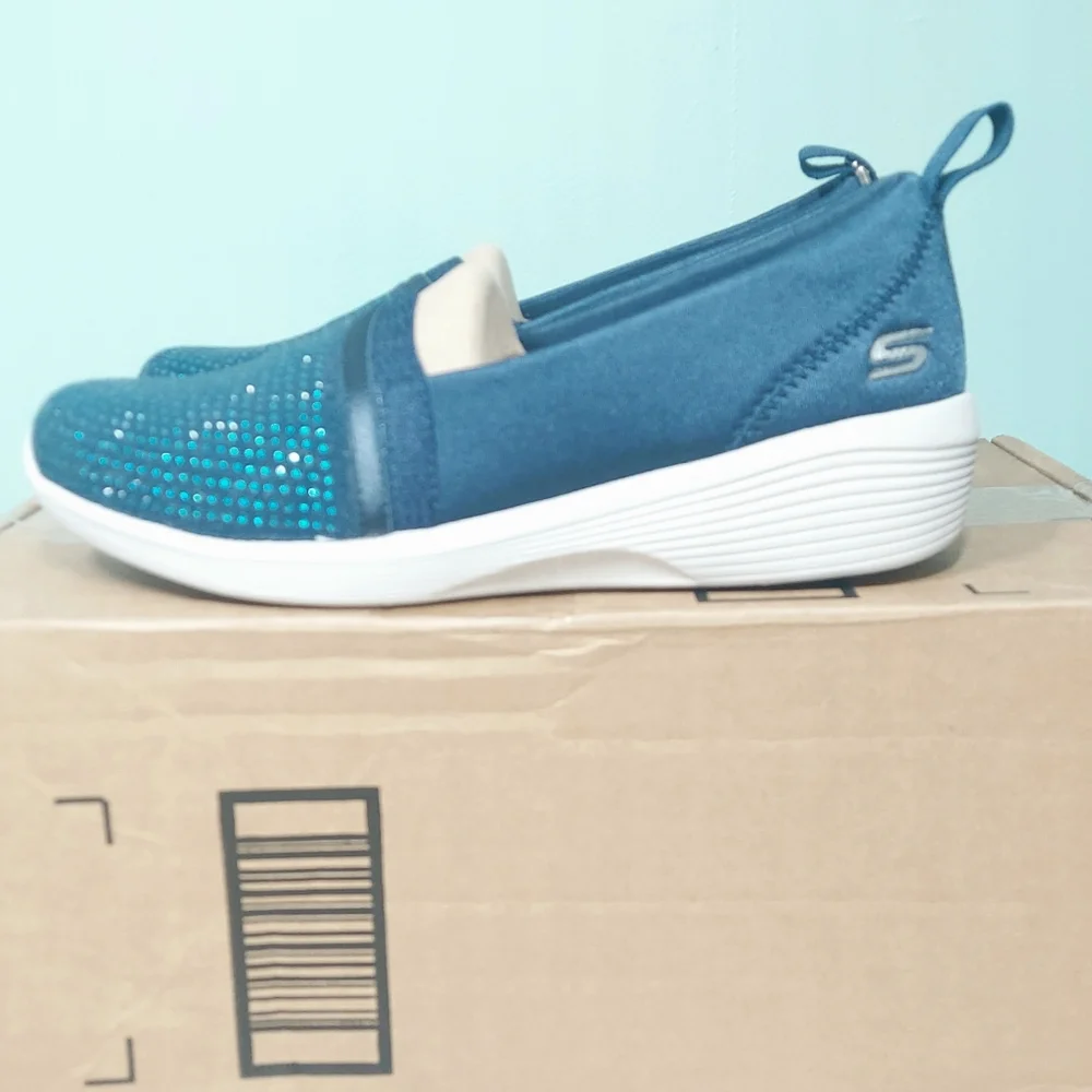 Skechers On The Go Navy Slip-On Memory Foam Women's Walking Shoe Size 5.5 NWT - Picture 2 of 10